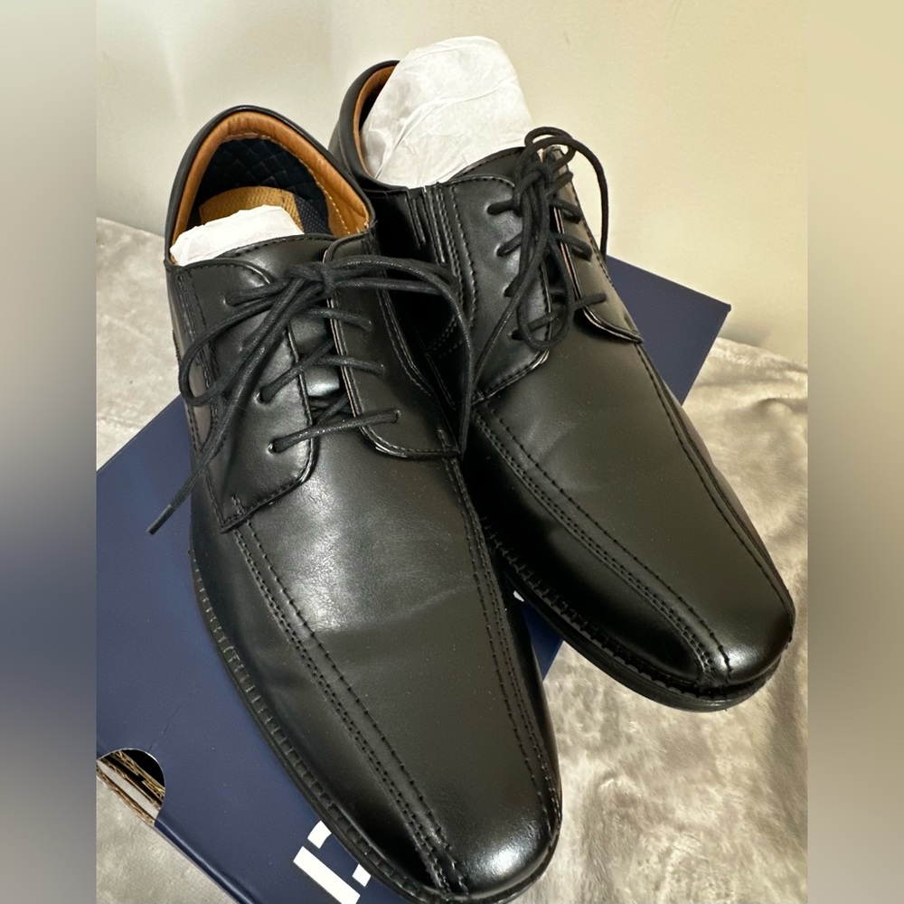 Dockers Black Lace-Up Men's Dress Shoes with Tan Interior